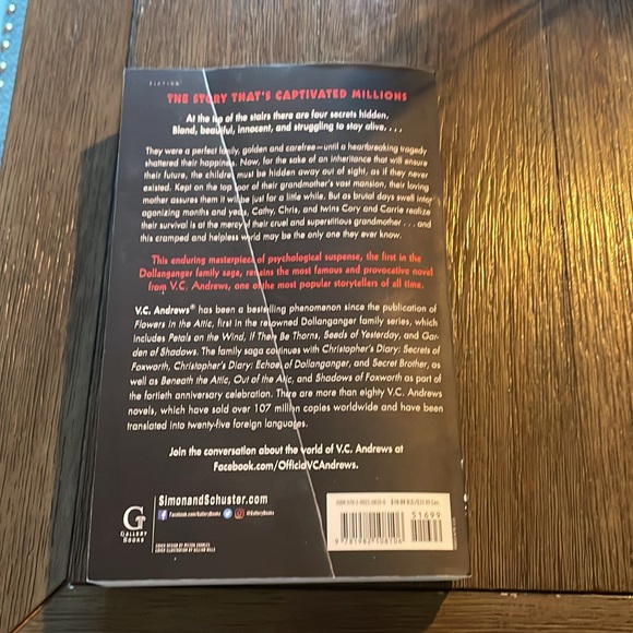 Flowers in the Attic by VC Andrew’s - Picture 2 of 5